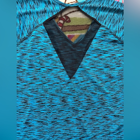 Woman’s athletic tops 🩷 - Picture 4 of 5